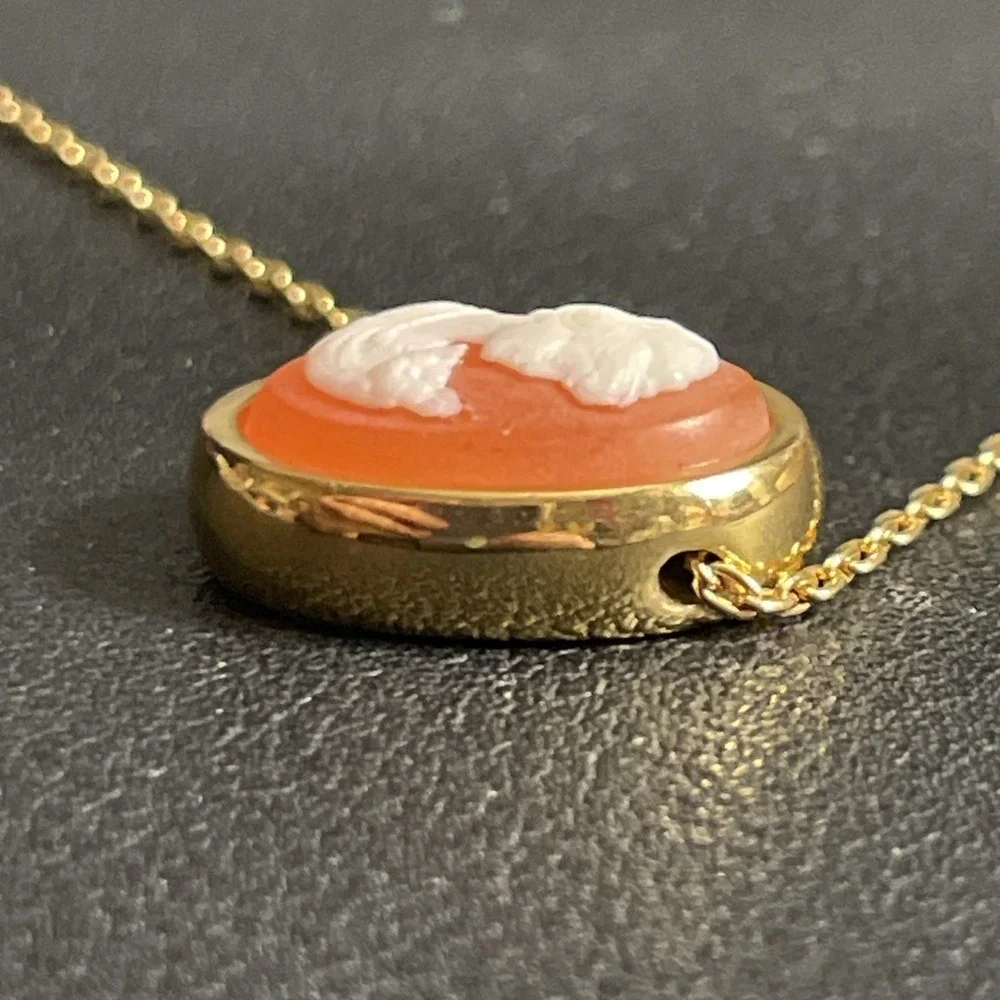 CROWN TRIFARI Cameo Necklace 18